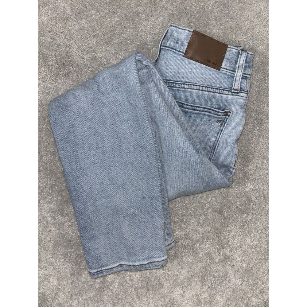 Madewell Mid Rise Classic Straight Jeans Light Blue Wash Knee‎ Rip Edition Sz 23
